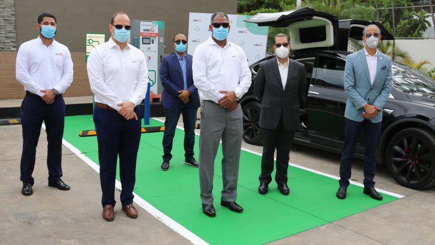 Edesur instala su primer cargador para vehículos eléctricos