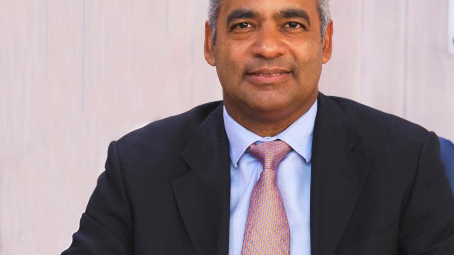 Joel Santos asume presidencia de la Bolsa de Valores tras renuncia de Salcedo Llibre