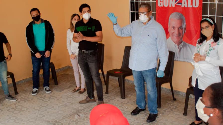 Modesto Guzmán juramenta en La Vega equipo político a favor de Gonzalo Castillo 