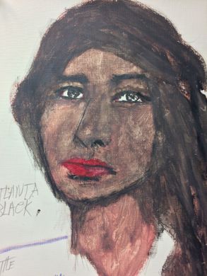 Los rasgos son diferentes en casi todos sus dibujos.