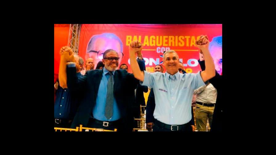 Modesto Guzmán juramenta jóvenes en Santiago en apoyo a Gonzalo Castillo