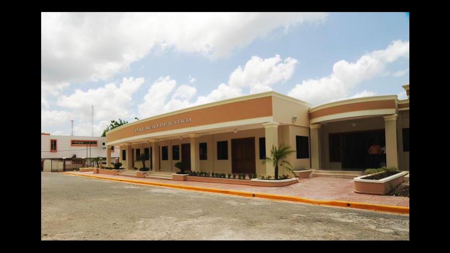 Envían a juicio de fondo a tres presuntos sicarios que ultimaron un joven en Salcedo 