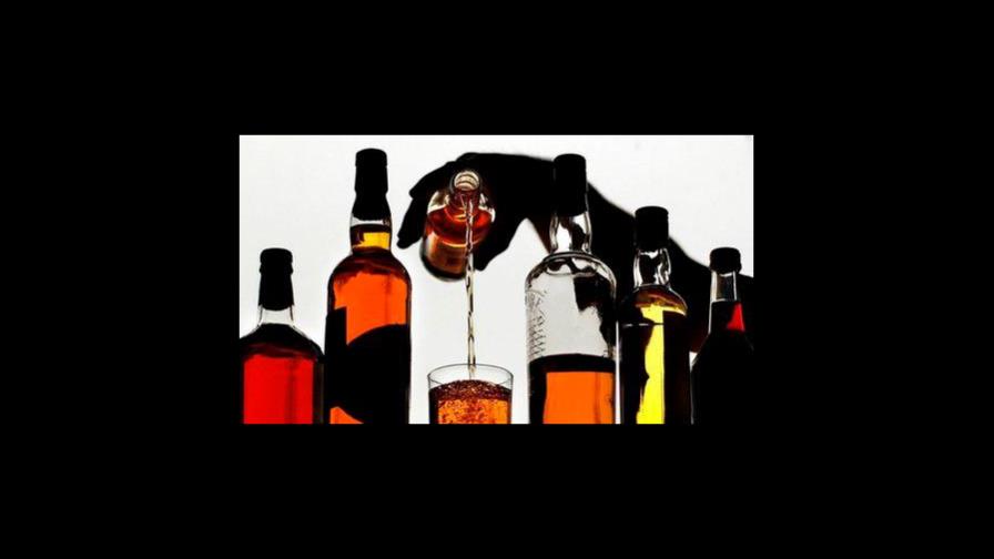 Alta carga tributaria a bebidas alcohólicas aumentaría el mercado del ilícito