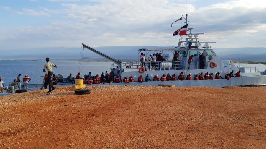 Llegan 57 pescadores que estaban encarcelados en Jamaica