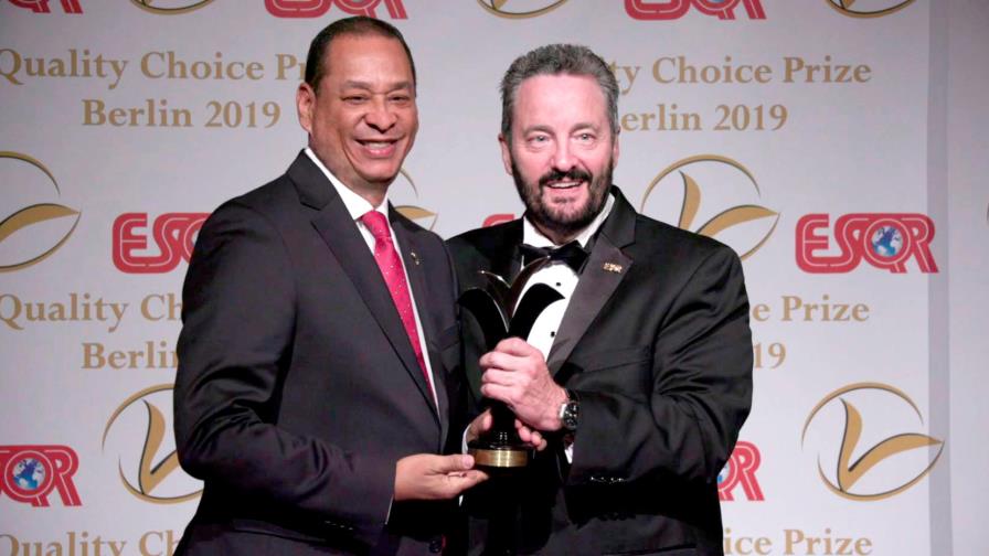 Superintendencia de Bancos recibe premio internacional