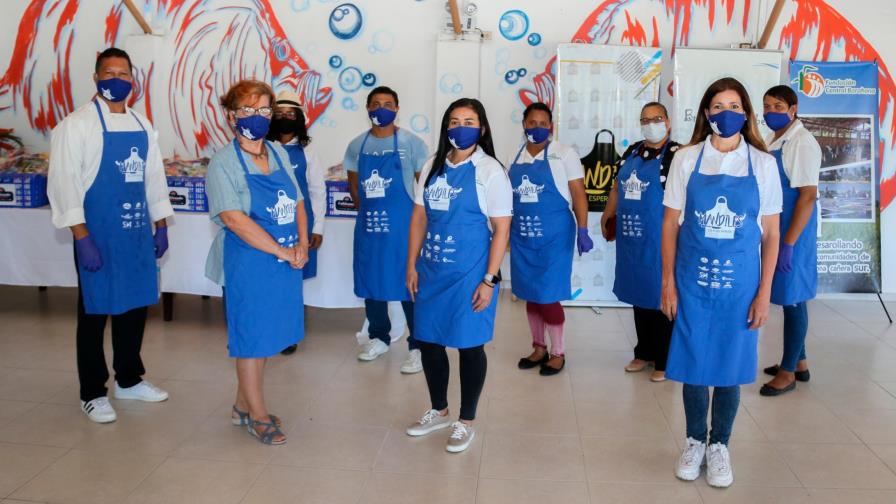 Mandiles de Esperanza impacta a 400 familias en Barahona 