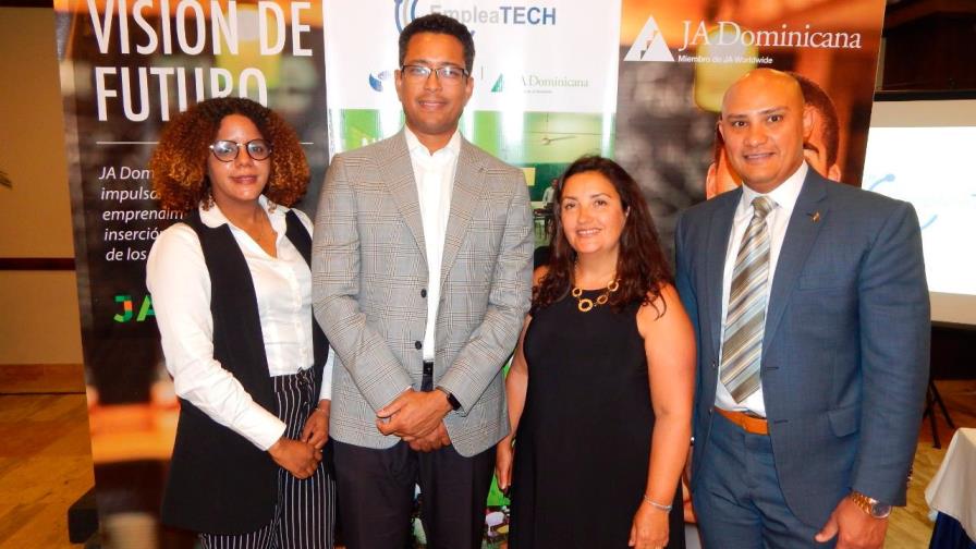 Capacitan jóvenes para la inserción en la economía digital Capacitan jóvenes para la inserción en la economía digital