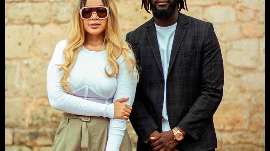 Winnifer y Natan sorprenden a pareja de novios en su compromiso