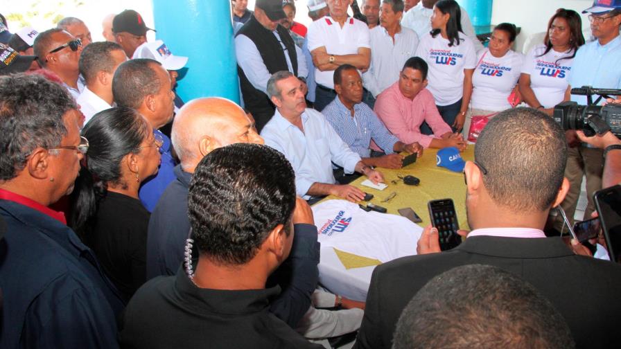 Luis Abinader: “Los estudiantes dominicanos son inteligentes, lo que falla es el sistema”