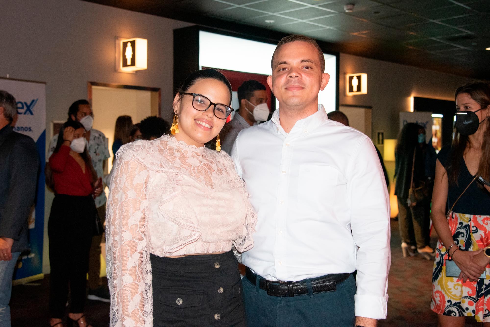 Amanda Reyes y Gilberto Medina, representantes de Colgate.