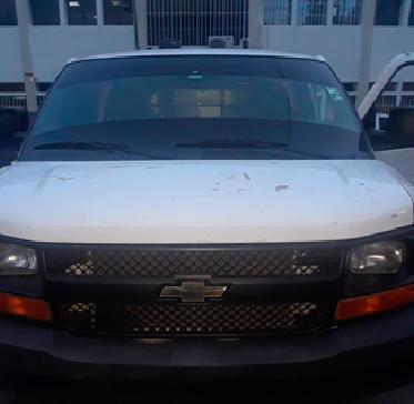 Vehículo en que se transportaba el acusado de poseer la droga.