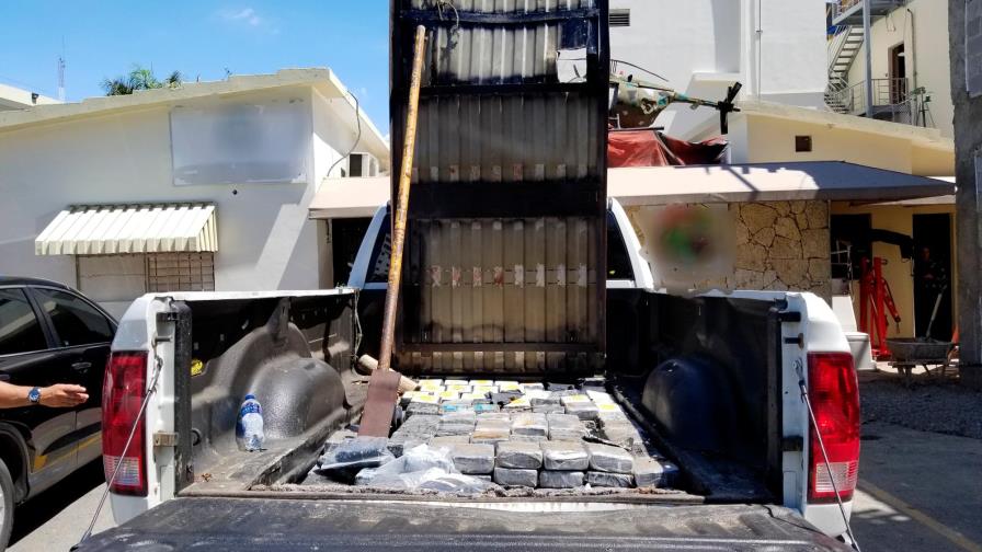 Ocupan 254 paquetes de droga en camioneta cuyo conductor huyó Ocupan 254 paquetes de droga en camioneta cuyo conductor huyó