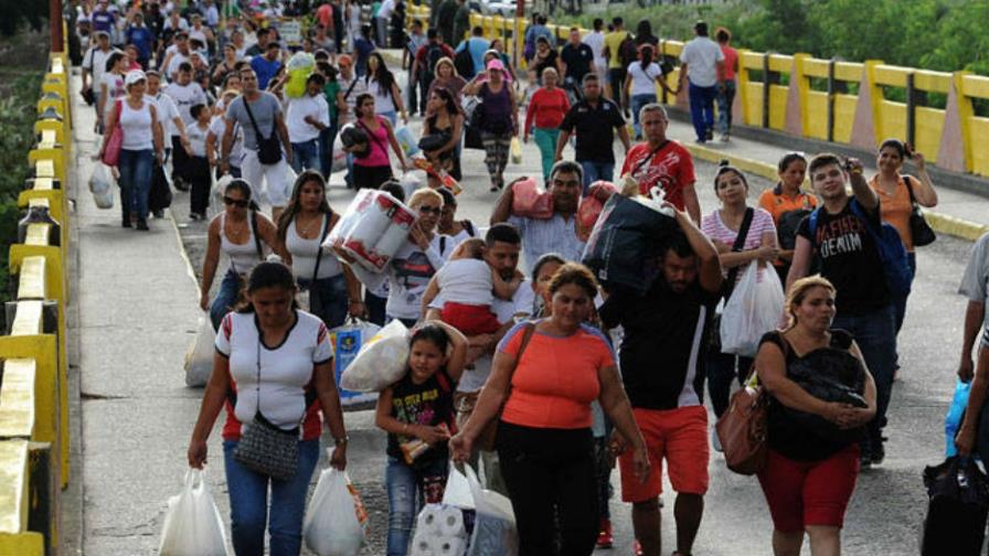 Colombia prolonga por 24 horas el cierre de pasos fronterizos con Venezuela