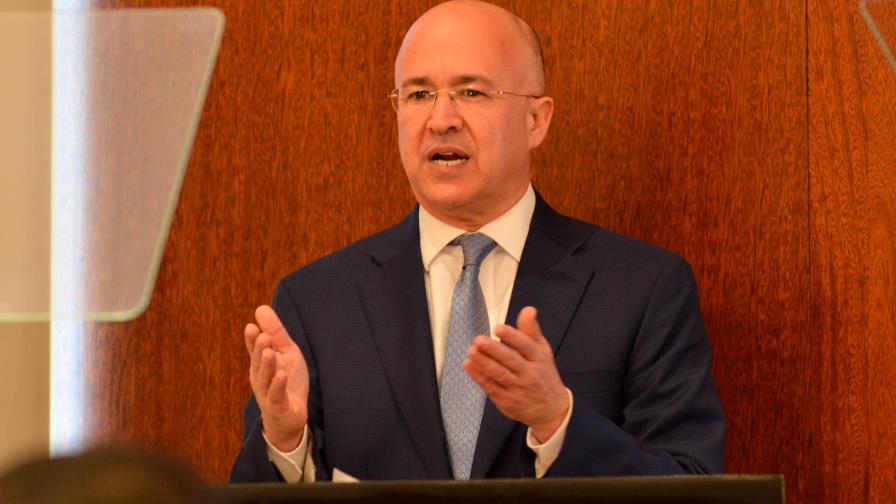 Domínguez Brito plantea a la JCE preocupación por modalidad abierta en primarias