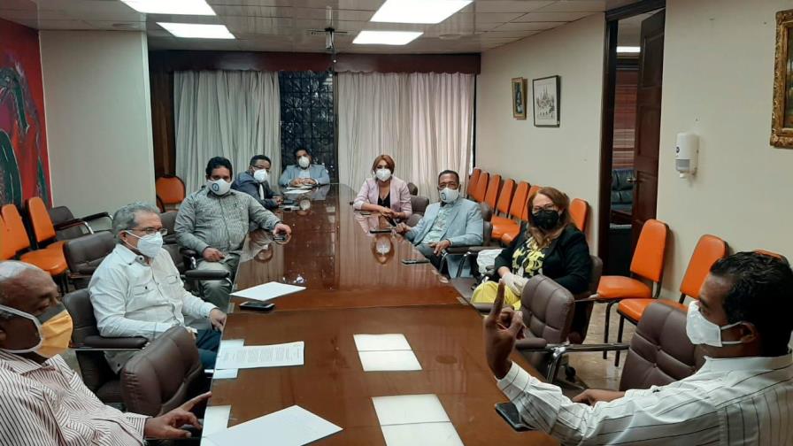 Colegio Médico e IDOPPRIL acuerdan cobertura a los médicos afectados por COVID-19