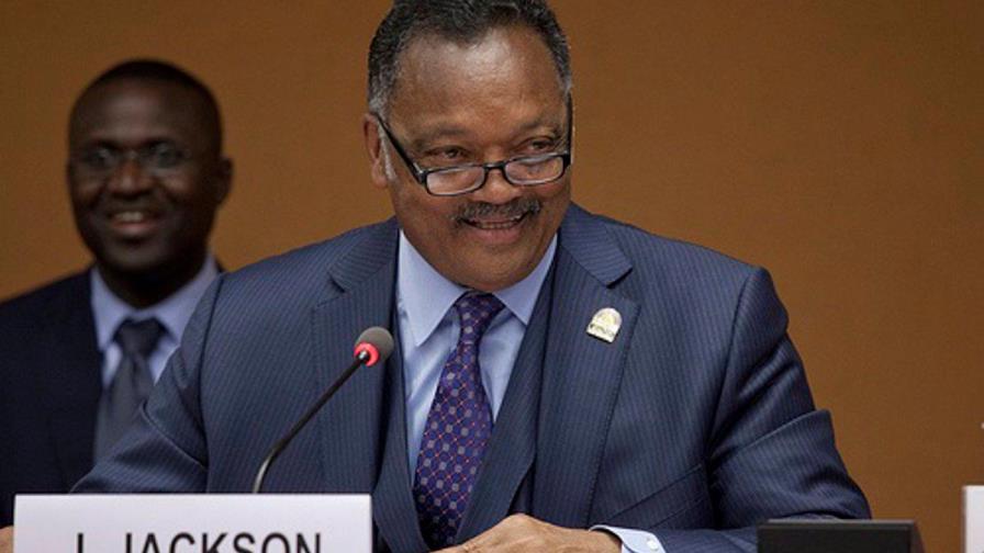 Reverendo Jesse Jackson es dado de alta tras pasar la noche en un hospital tras golpearse la cabeza