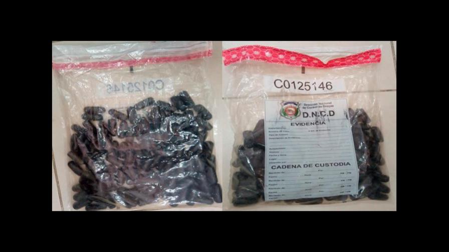 DNCD apresa “mula” en el AILA con 110 bolsas de cocaína DNCD apresa “mula” en el AILA con 110 bolsas de cocaína
