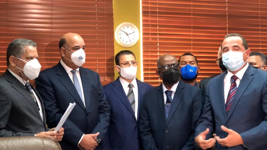 Fuerza del Pueblo lleva a la JCE padrón con 648,753 miembros