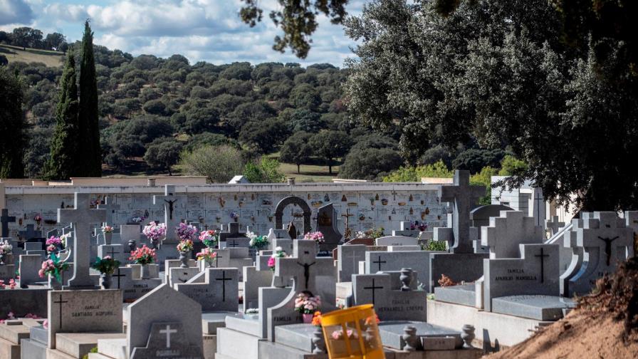 Los restos de Franco llegan a cementerio El Pardo para su entierro definitivo