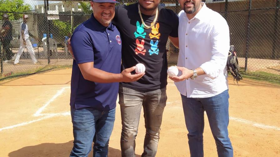 Lo que Framber Valdez aconseja a jovenes que practican béisbol