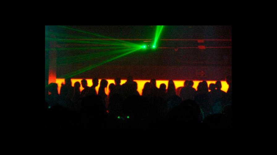 Francia abre sus discotecas tras 16 meses de cierre Francia abre sus discotecas tras 16 meses de cierre