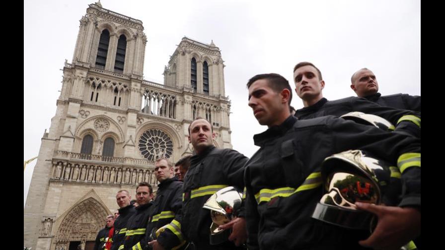 Francia vivió una noche con el corazón en vilo por Notre Dame