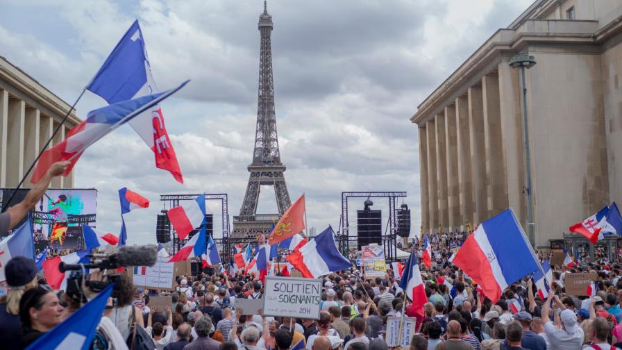 Parlamento de Francia aprueba ley que establece “pase sanitario” para vacunados