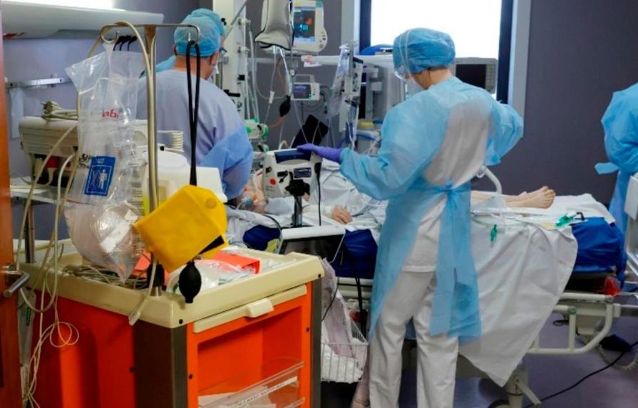 El número de pacientes en cuidados intensivos en Francia supera los 1,100