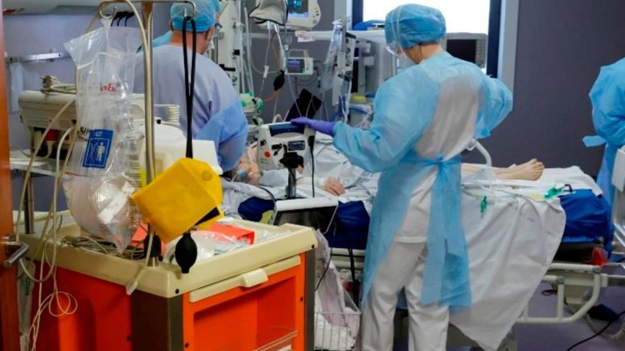 El número de pacientes en cuidados intensivos en Francia supera los 1,100