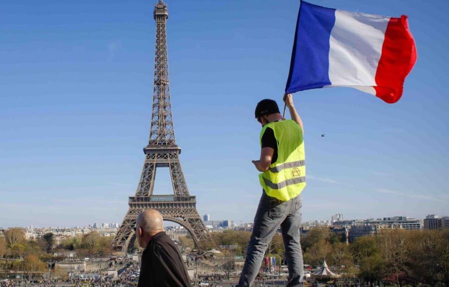 Más protestas en Francia pese a prohibición y heridos