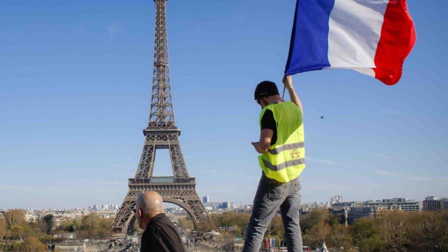 Más protestas en Francia pese a prohibición y heridos