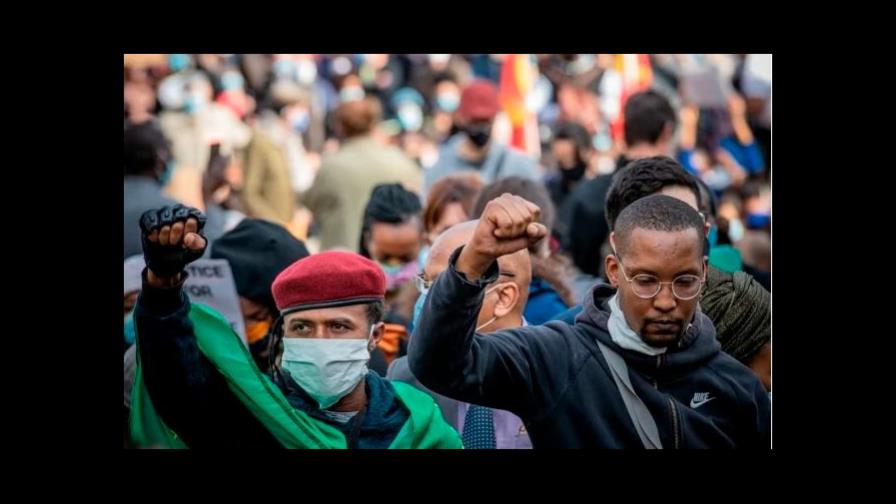 Manifestantes en Francia piden regularizar a los indocumentados Manifestantes en Francia piden regularizar a los indocumentados