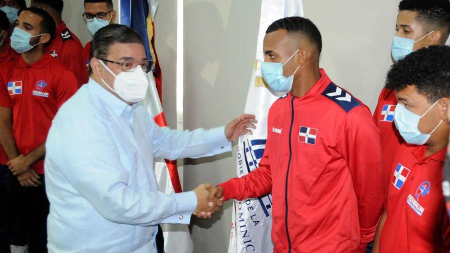 Ministro de Deportes felicita selección de pesas que irá a Juegos de Tokio