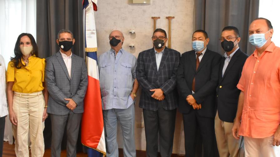 El expresidente de la República, Hipólito Mejía visita al ministro de Deportes Francisco Camacho