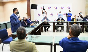 Ministro Deportes promete pagar deudas de las federaciones 