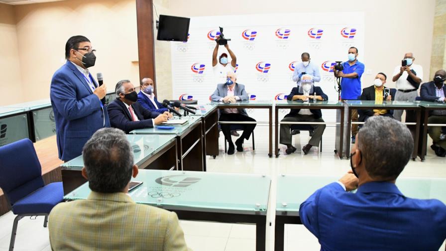 Ministro Deportes promete pagar deudas de las federaciones 