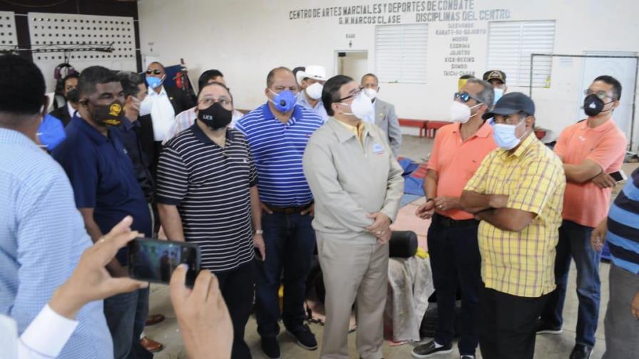 Ministro de Deportes califica de deplorable Polideportivo Puerto Plata; ordena remodelación
