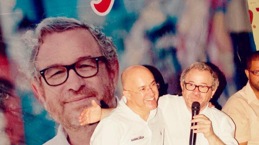 Domínguez Brito apoya precandidatura de Guarocuya Félix “por sus valores” 