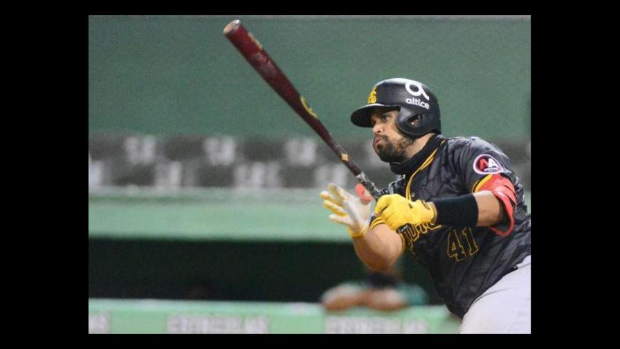 Francisco Peña acerca a las Águilas al primero y hunde más a los Toros Francisco Peña acerca a las Águilas al primero y hunde más a los Toros