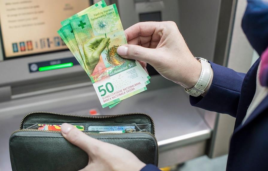 El salario mínimo más alto del mundo, 3,700 euros, entra en vigor en Ginebra
