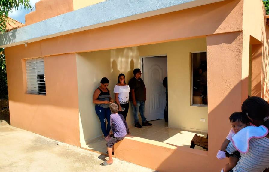 Frank Reyes entrega segunda casa en Navarrete