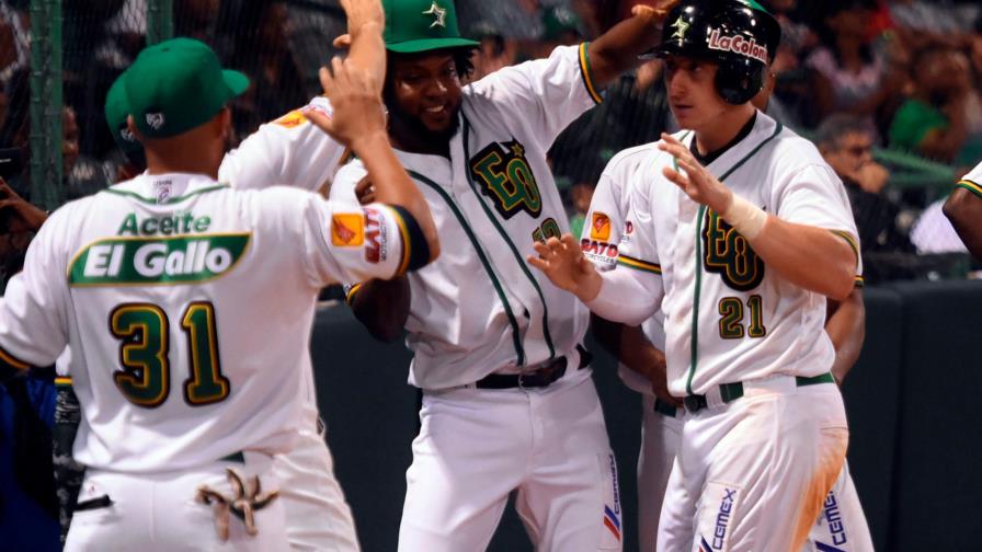 Bateo de Schwindel y pitcheo se combinan en victoria de las Estrellas sobre Licey Bateo de Schwindel y pitcheo se combinan en victoria de las Estrellas sobre Licey