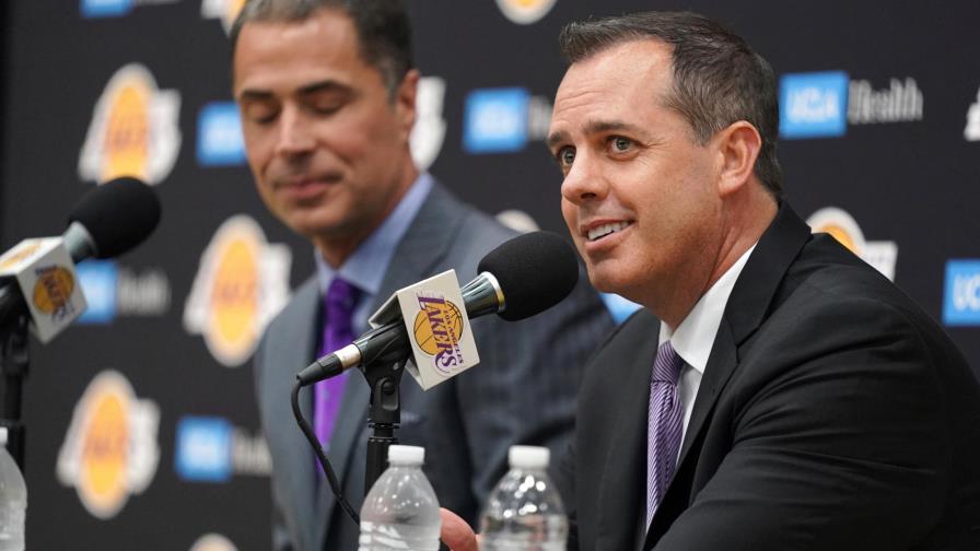 Los Lakers presentan a su nuevo entrenador Frank Vogel