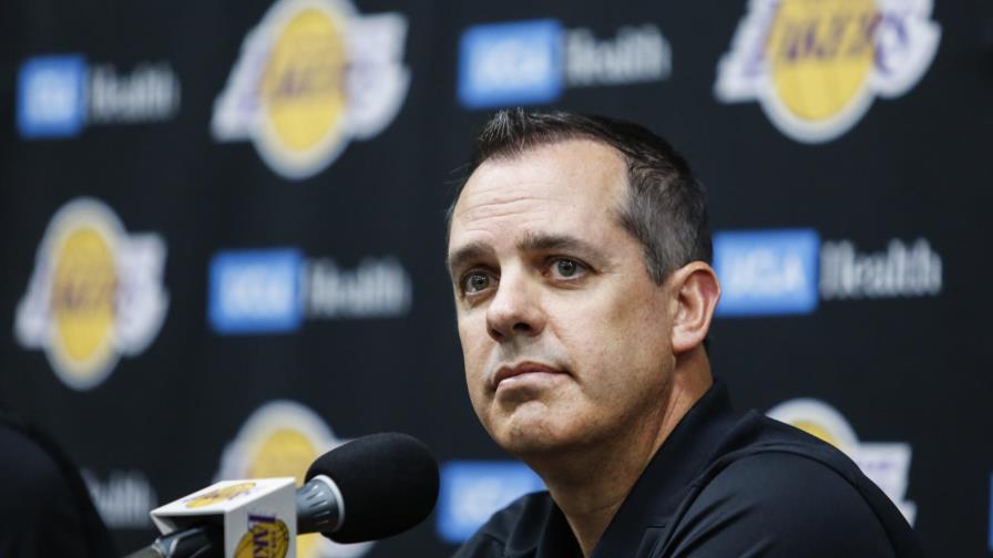 Frank Vogel reconoce que no se hizo la prueba de COVID-19 ni sus asistentes