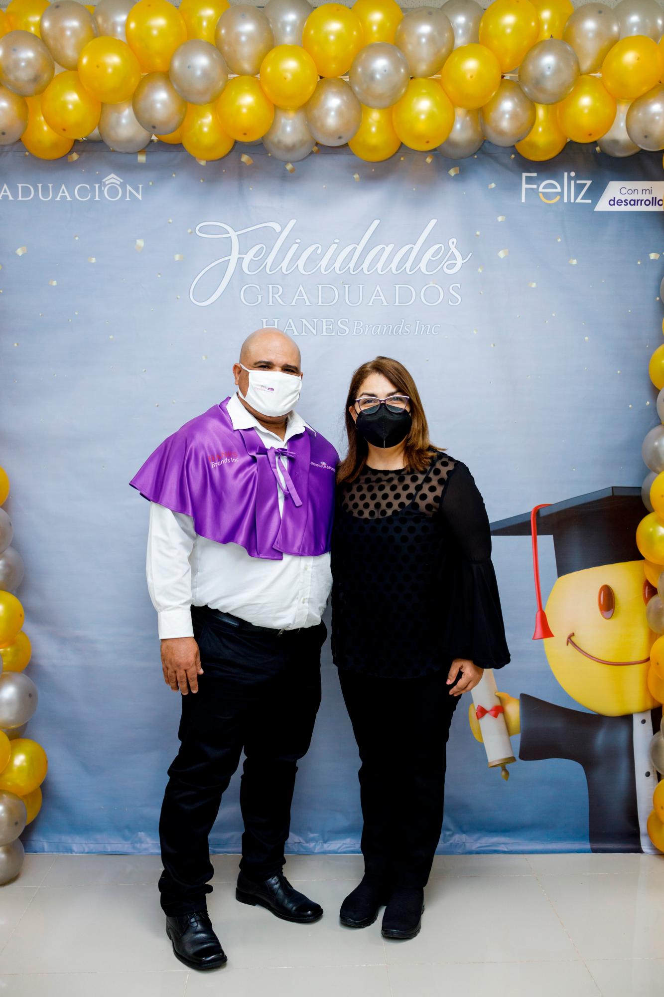 Franklin Percel, controlador de producción, y Clarilis Rodríguez, coordinadora de desarrollo organizacional.