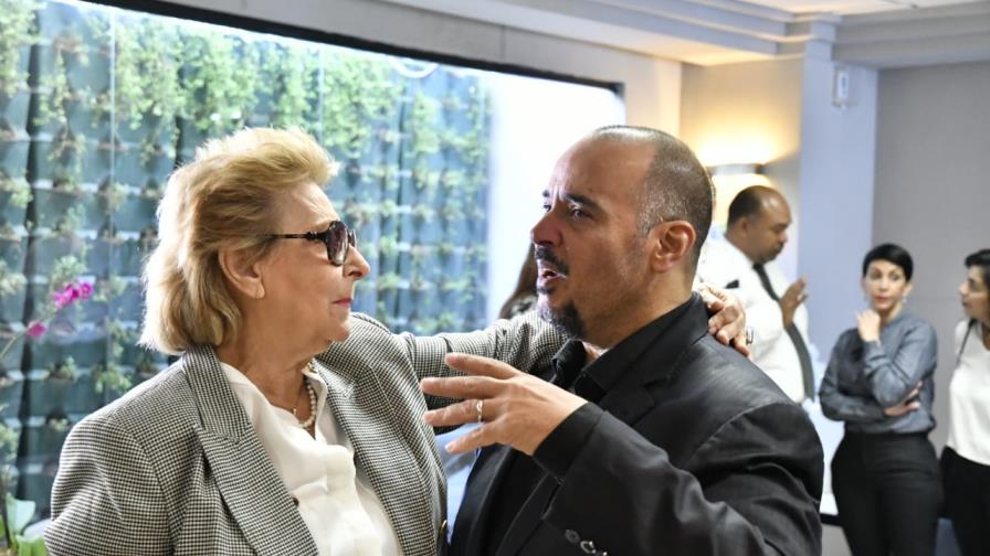 Dan el último adiós a “La dama de la canción”; sus restos serán cremados 