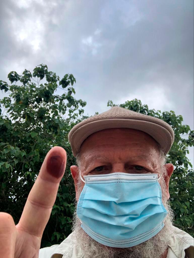 Freddy Ginebra ejerció su derecho al voto.