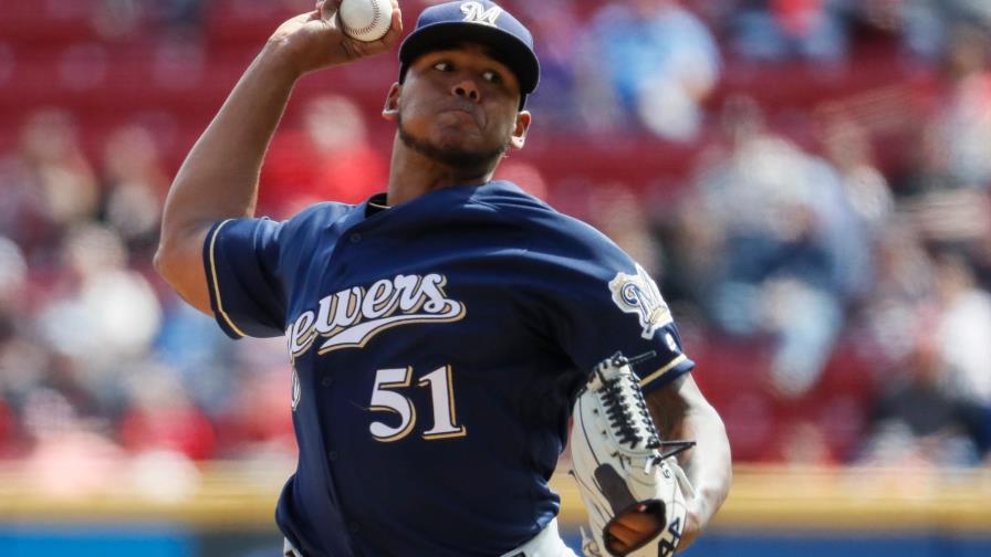 Freddy Peralta, talento de Moca