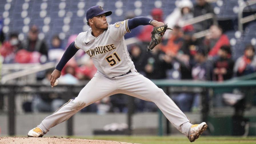 Freddy Peralta, en el tercer lugar en efectividad entre los lanzadores de las Grandes Ligas Freddy Peralta, en el tercer lugar en efectividad entre los lanzadores de las Grandes Ligas