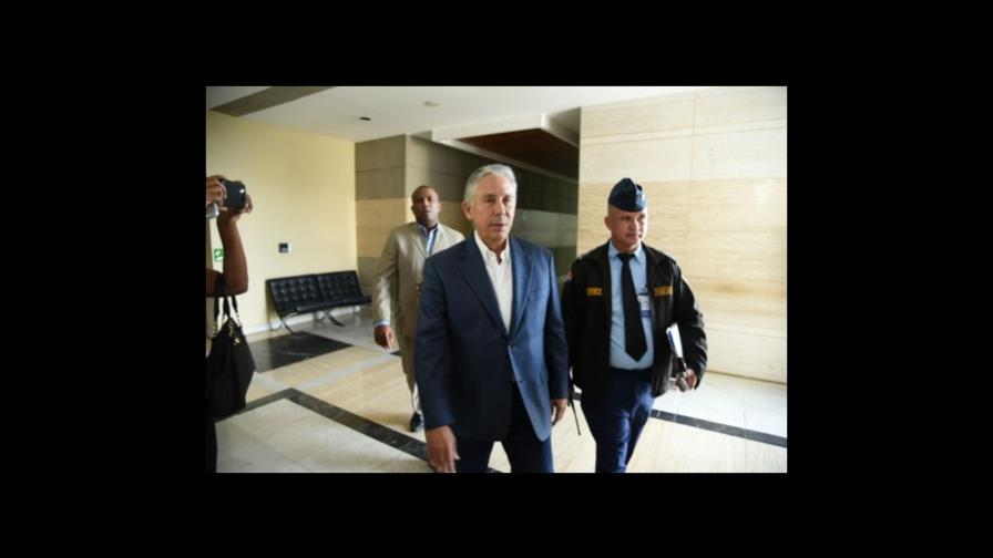 Emplazan a fiscal DN dar curso a querella contra ex ministro Freddy Pérez Emplazan a fiscal DN dar curso a querella contra ex ministro Freddy Pérez